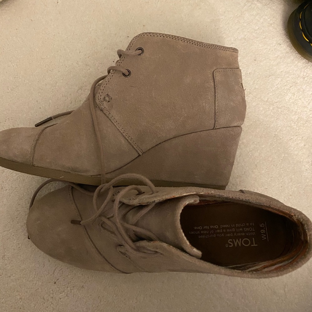 TOMS wedges
